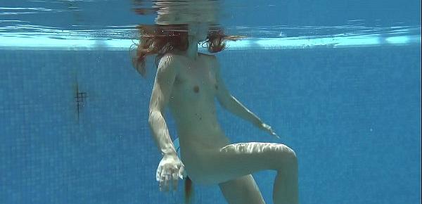  Irina Russia shows sexy body underwater